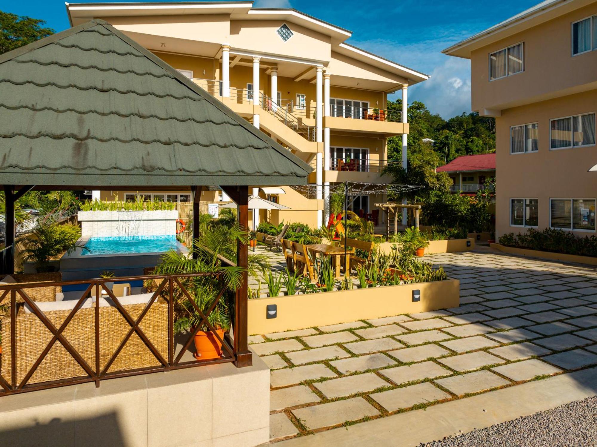 Tropical Hideaway Aparthotel Beau Vallon  Exterior photo