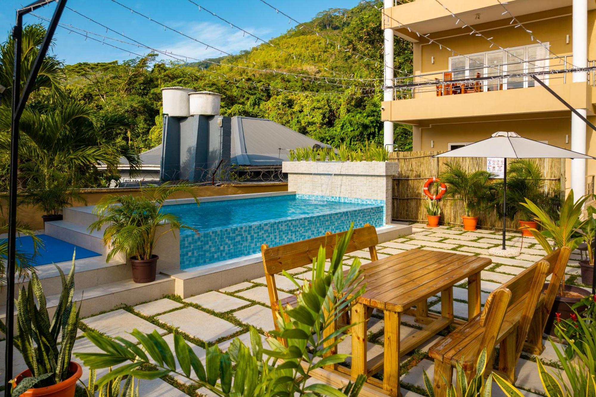 Tropical Hideaway Aparthotel Beau Vallon  Exterior photo